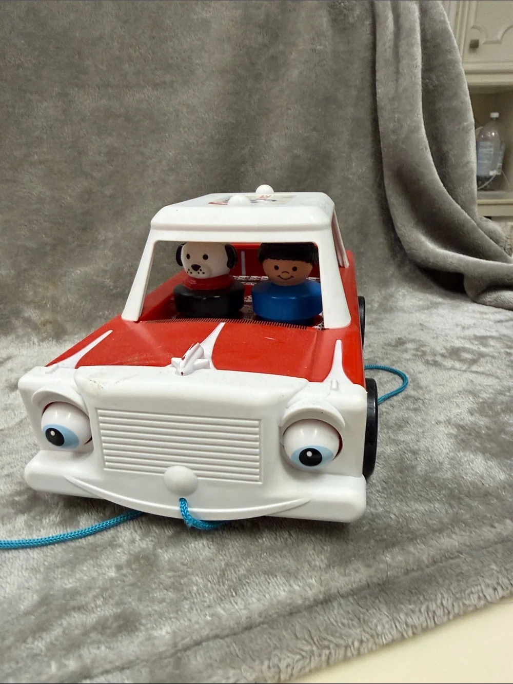 2018 Fisher Price Nifty Station Wagon Pull Toy & 1 Person & 1 Dog D